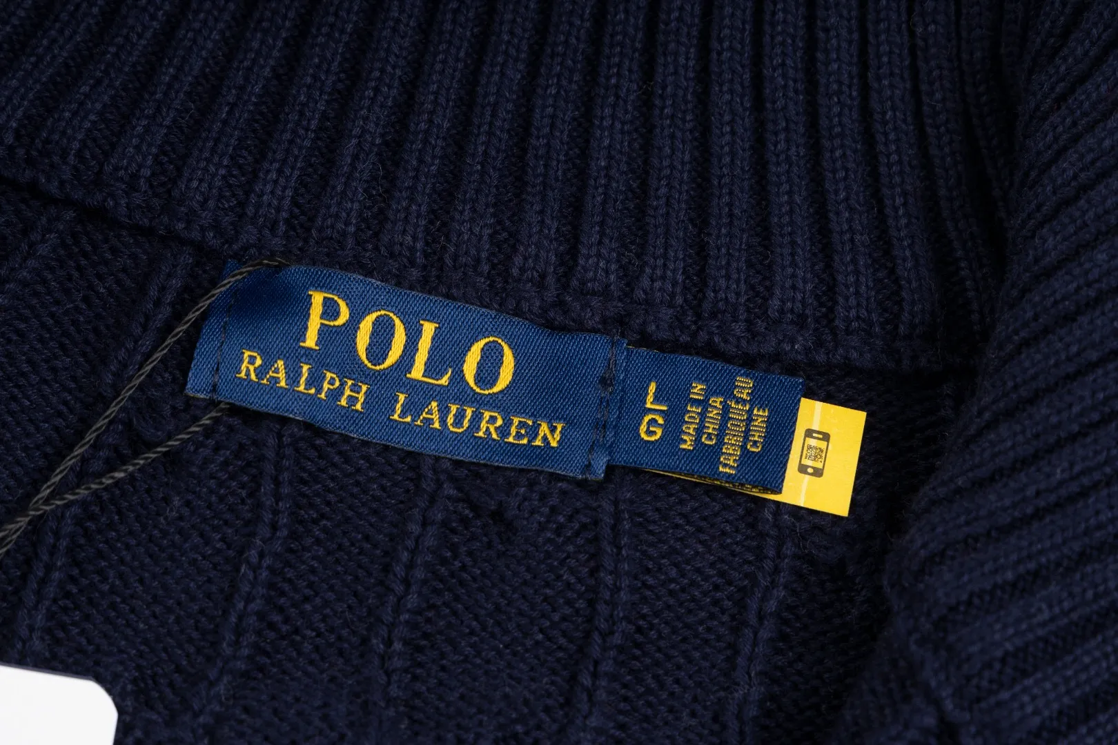 P260 #R98 RALPH LAUREN Ralph Lauren nine-color classic small label embroidery logo full zipper knitted cable cardigan sweater, high-density LOGO embroidery on the chest, original customization of tag accessories. Made of pure cotton yarn, pure cotton is skin-friendly and comfortable, small label war horse embroidered twist zipper cardigan sweater 🐎 high quality, follow the blogger to learn how to wear it! Let’s buy a Ralph Lauren cable sweater. It’s a super hard-to-find series after it became popular. It’s hard to find one on the official website. It’s simple and practical to wear, with a lazy and loose feel. The thickened fabric has more texture, feels soft and delicate, and has a loose fit. Whether worn alone or layered, you can wear different styles of fashion with just one piece!   Size：XS S M L